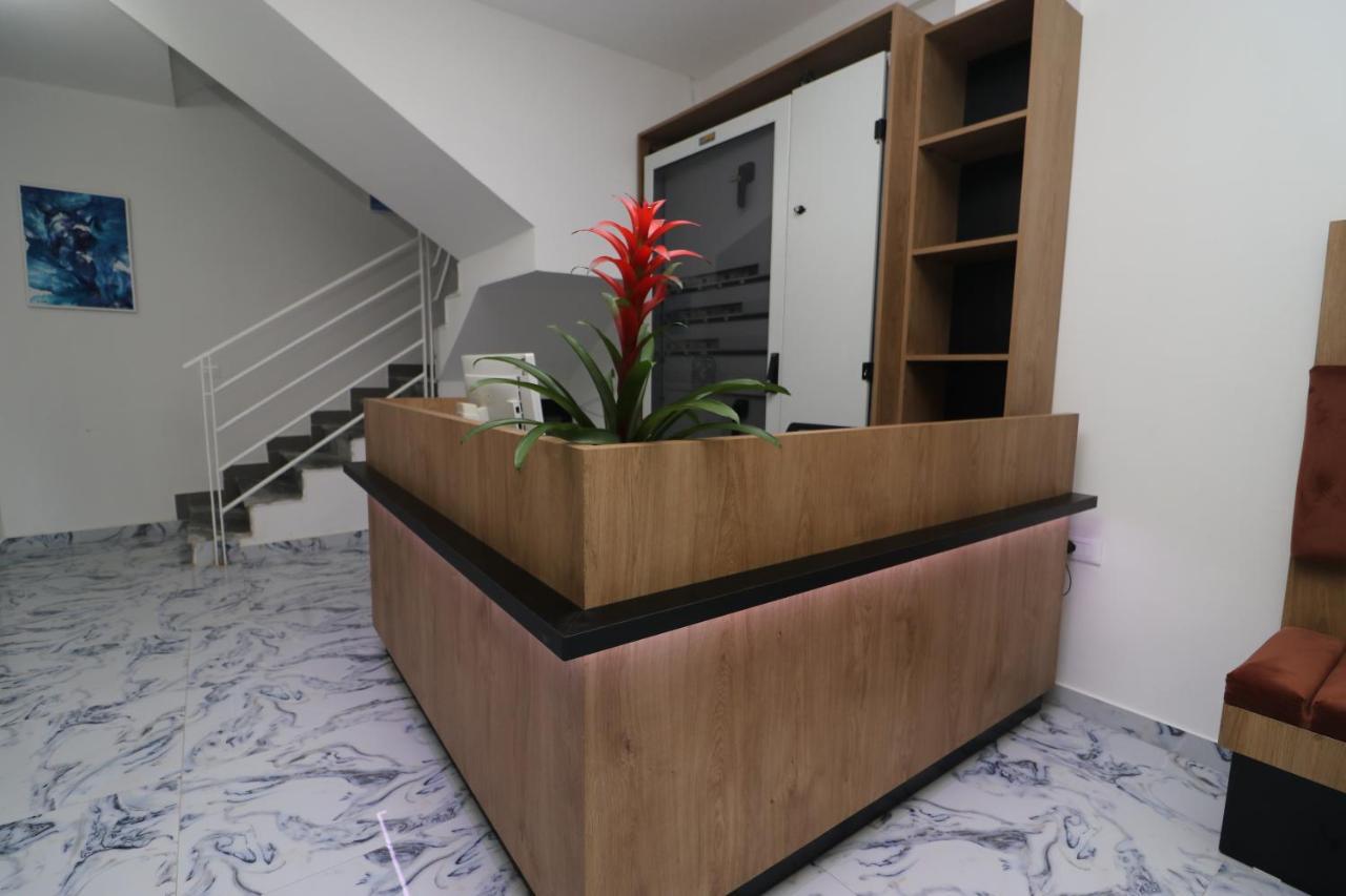 Heming-Way Hotel Durrës Eksteriør billede