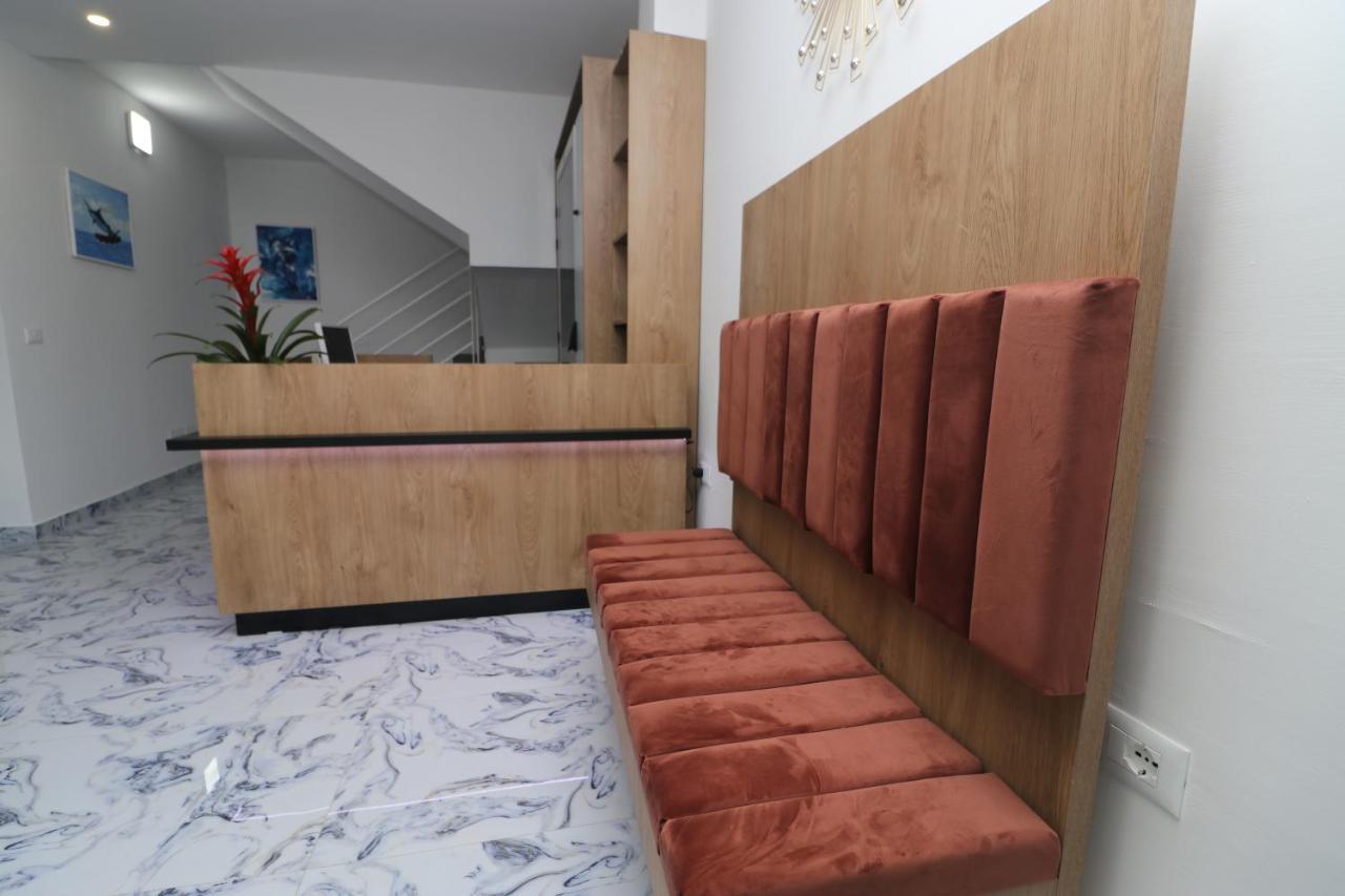Heming-Way Hotel Durrës Eksteriør billede